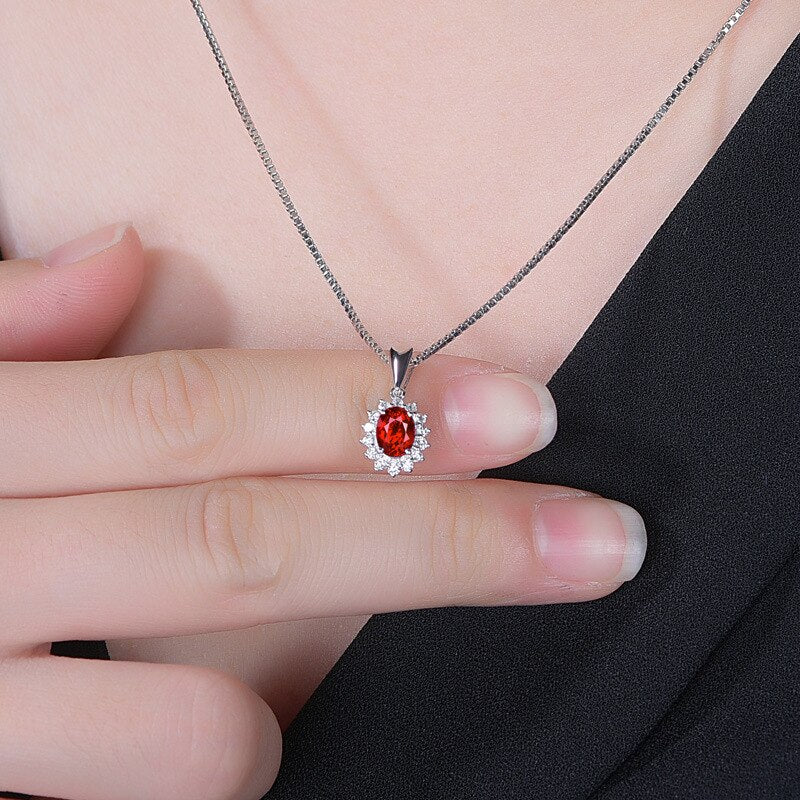 Collier avec pendentif rubis