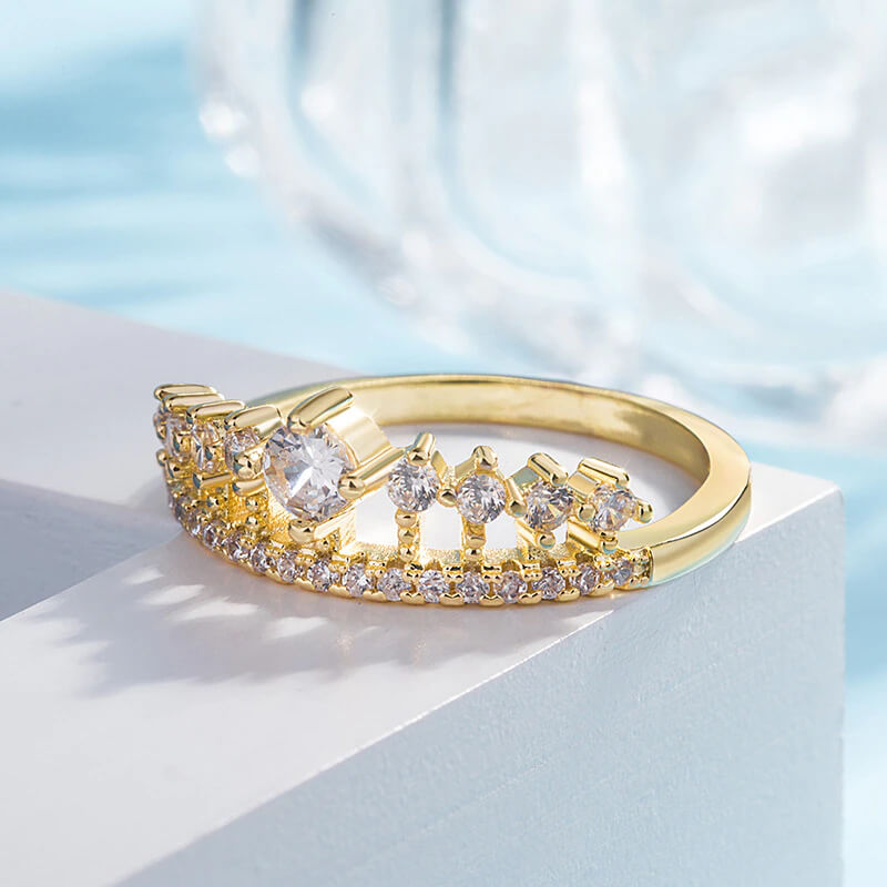 Anneau couronne doree