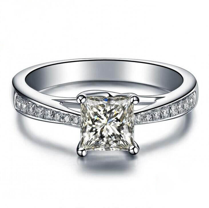 Bague diamant taille princesse