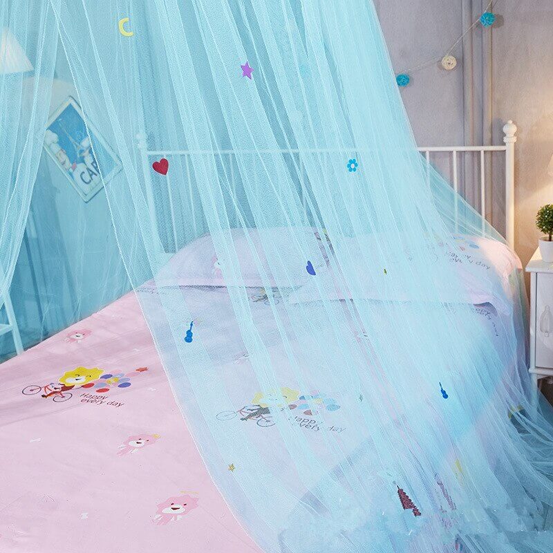 Ciel de lit petite fille