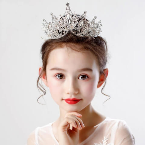 Beauté Adolescente Reine Porter Couronne Enfant En Diadème De Princesse