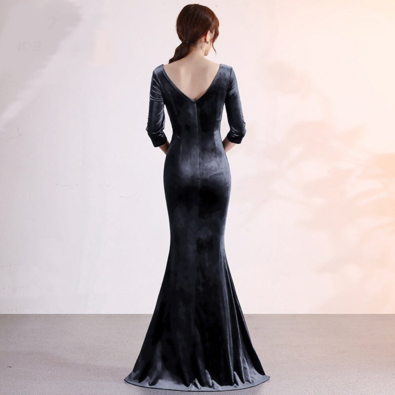 Robe bal jambe nue