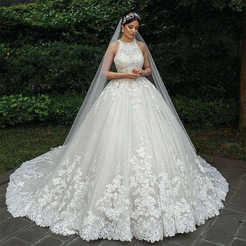 Robe de mariee princesse dentelle longue traine